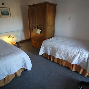 Violet 3 Bedroom By Holiday Homes Cardiff